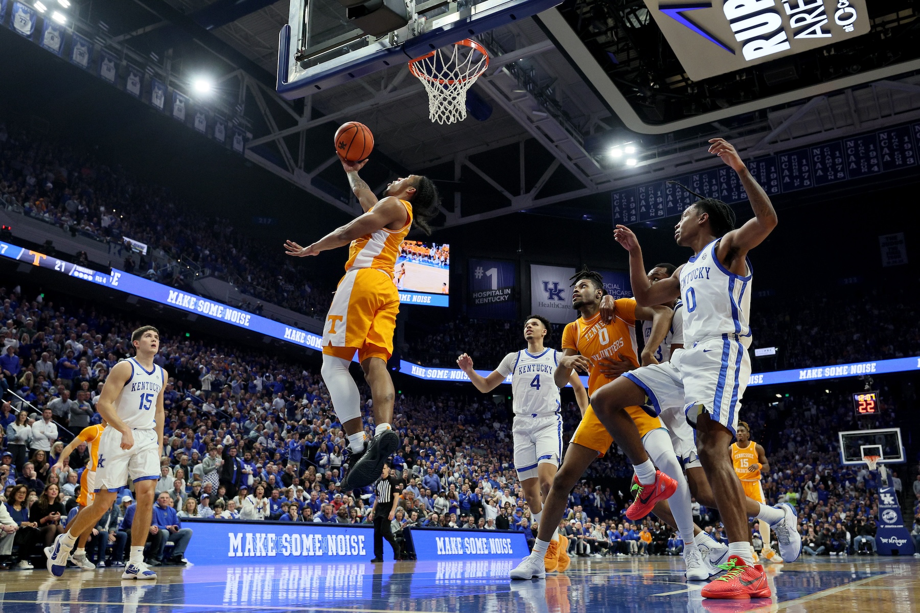 Zakai Zeigler #5 of the Tennessee Volunteers shoots the ball i