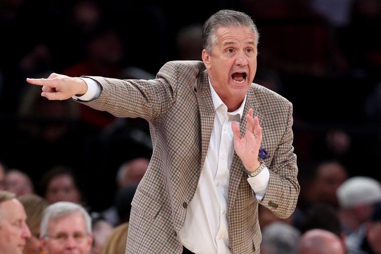 Arkansas Razorbacks coach John Calapari at Madison Square Garden on December 10, 2024