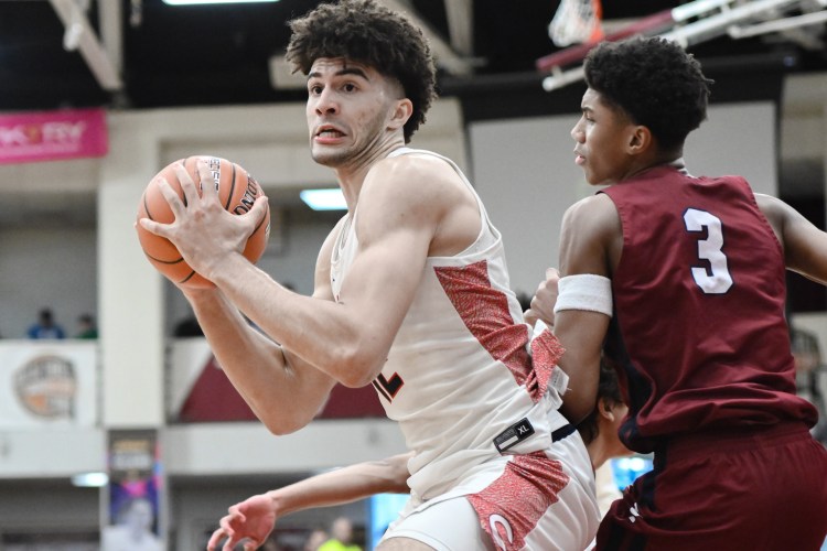 Cameron Boozer and his twin brother Cayden, who are headed for Duke, led their team to a 2-0 record at the prestigious Hoophall Classic. 