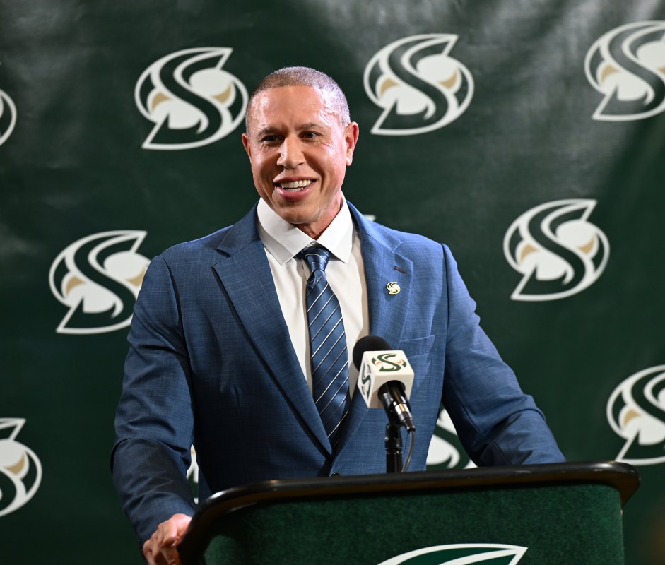 With an Assist From Shaquille O’Neal, Mike Bibby Hopes to Make Sacramento State a Winner