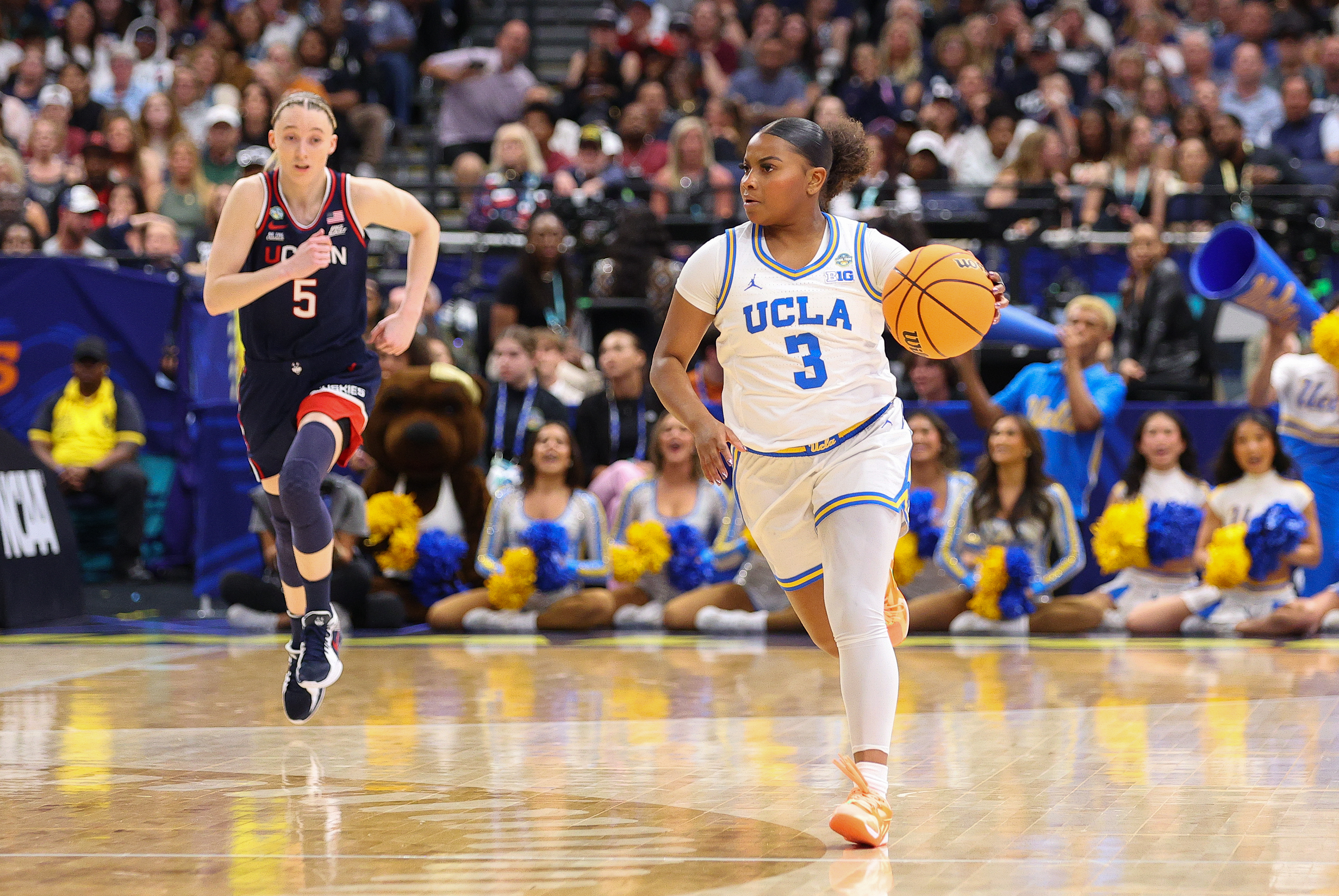 Londynn Jones makes the move across town to the Trojans from a Final Four program