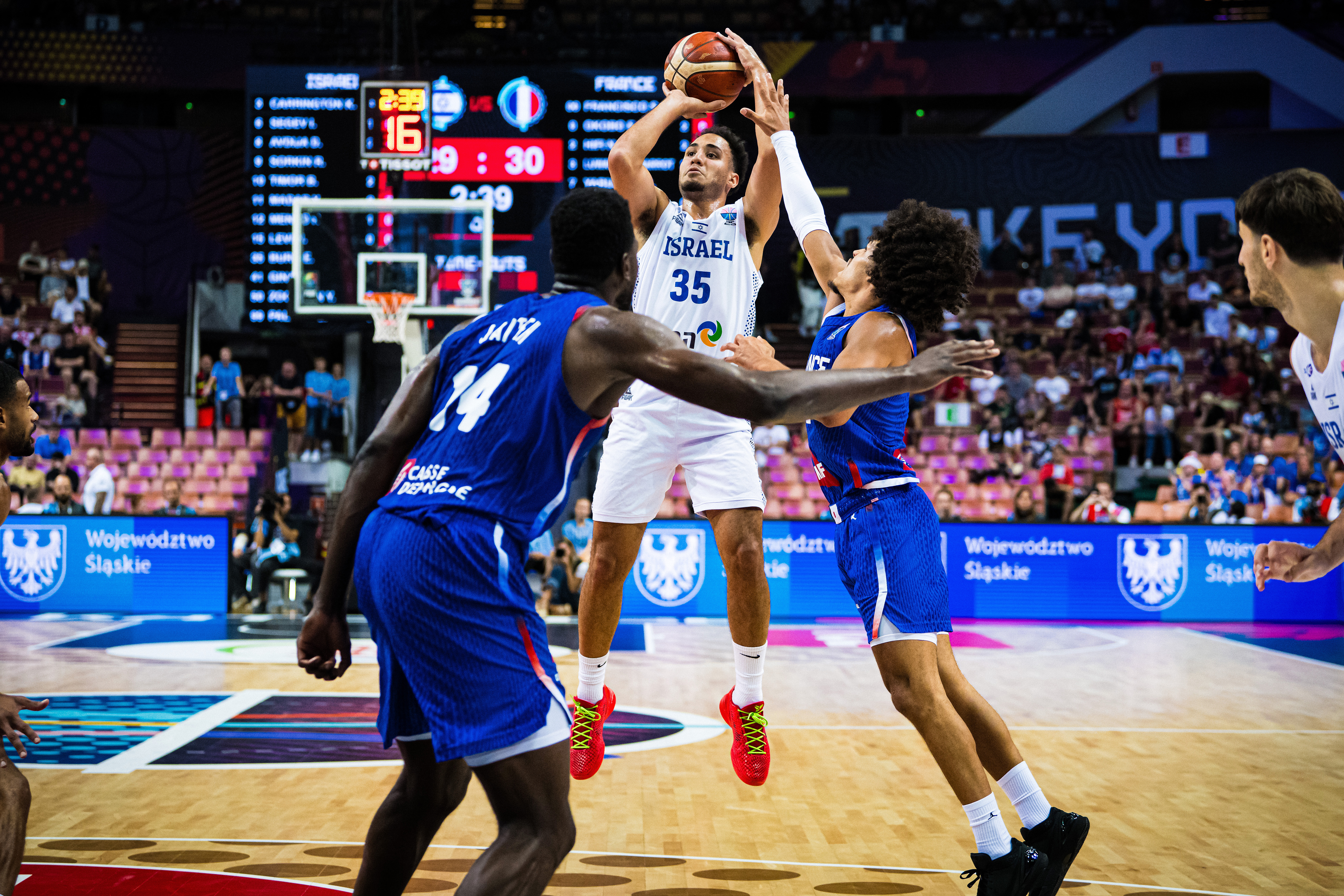 Ethan Burg brings exceptional three-point shooting – and four years of professional experience – to Tennessee