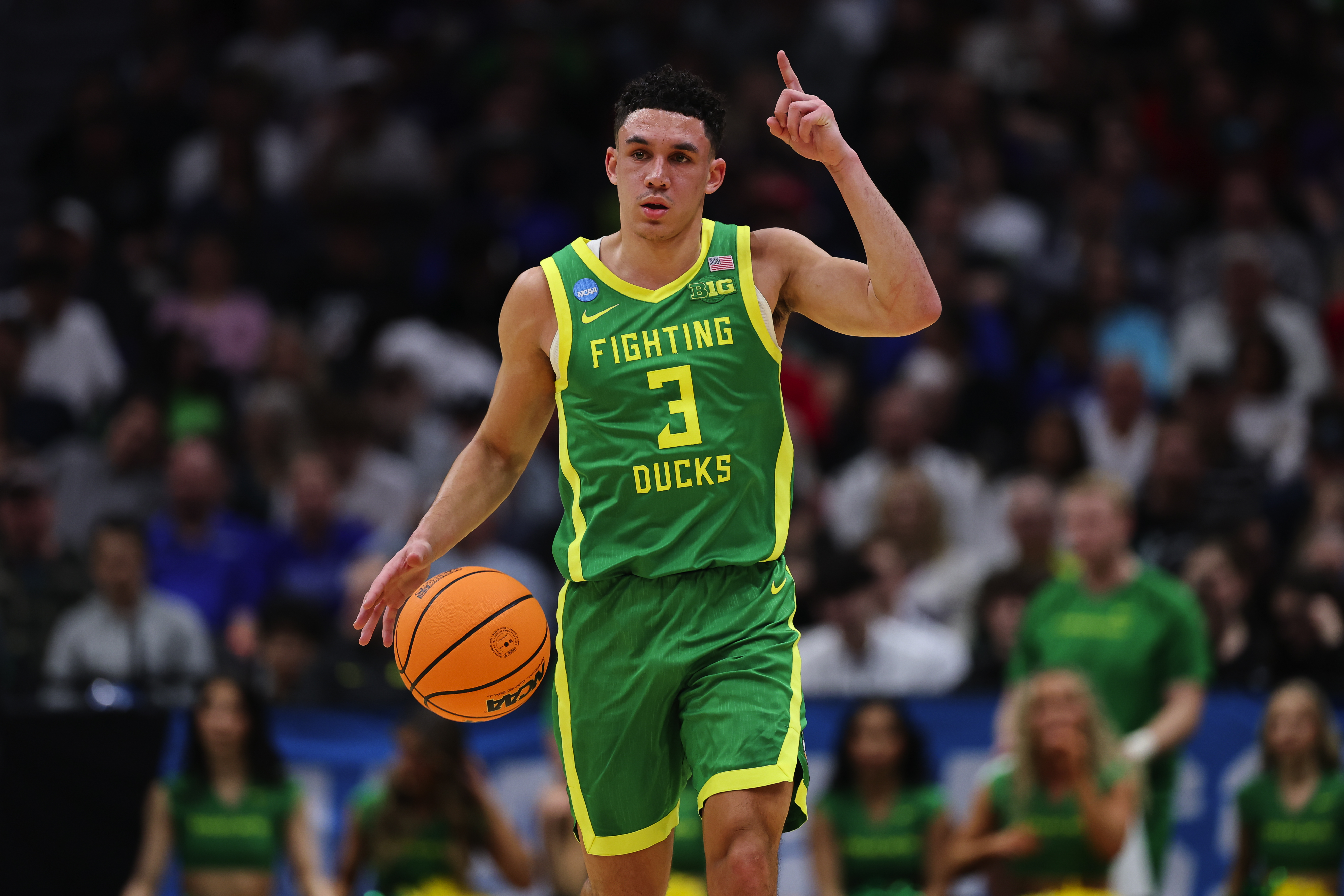 Junior point guard Jackson Shelstad is questionable for Oregon's opening match against Hawaii