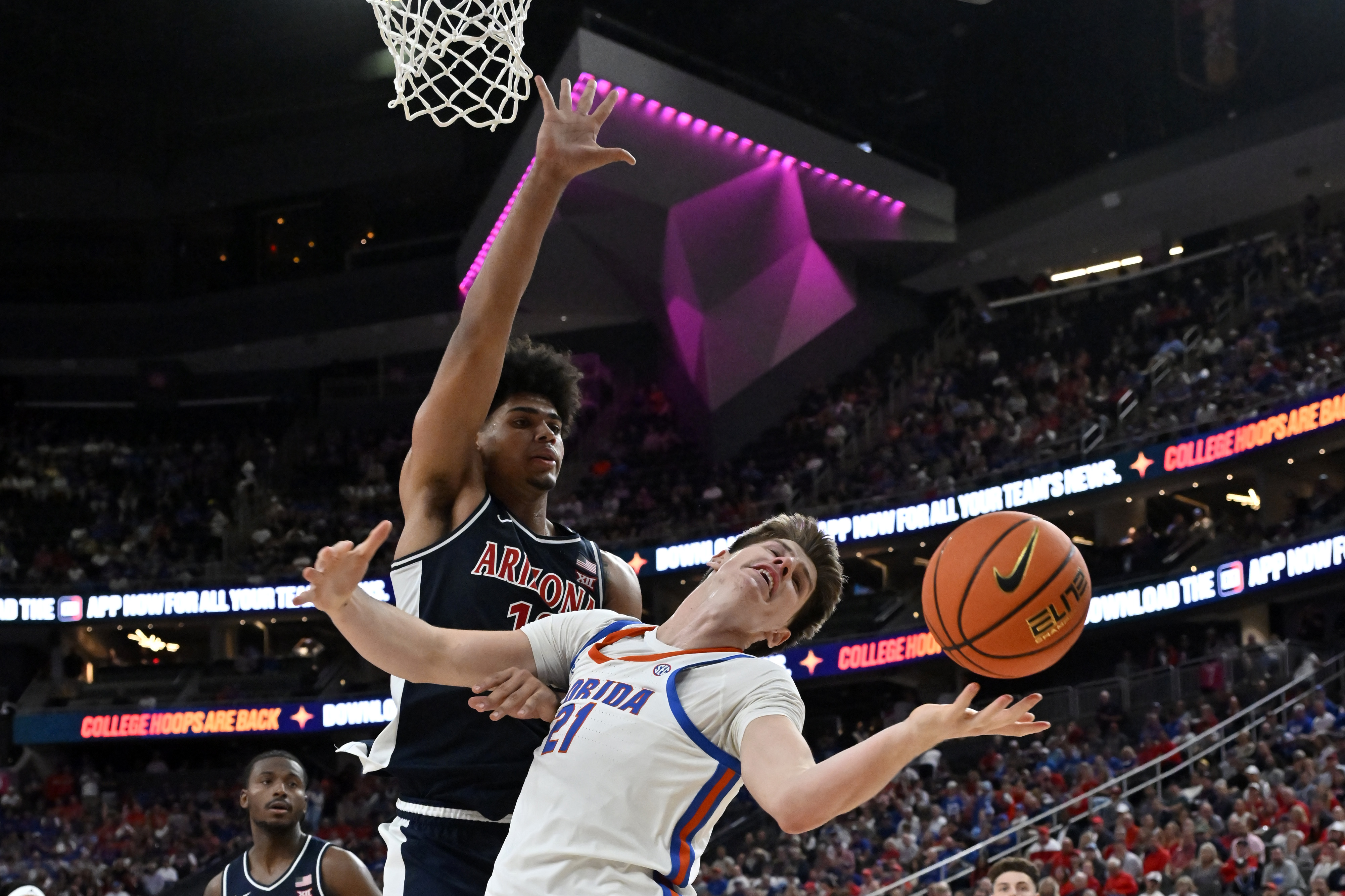 Koa Peat was unstoppable in his debut match against the Florida Gators