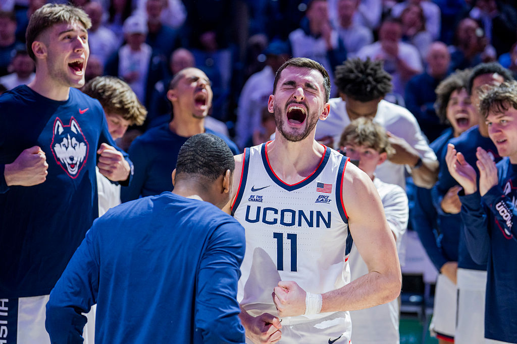 Alex Karaban led the Huskies with 15 points in a wire-to-wire win over the Illini