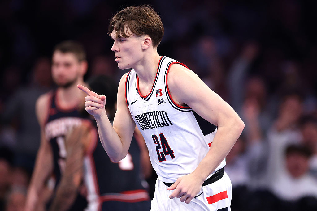 Freshman Braylon Mullins, a former five-star prospect, made his collegiate debut in the win