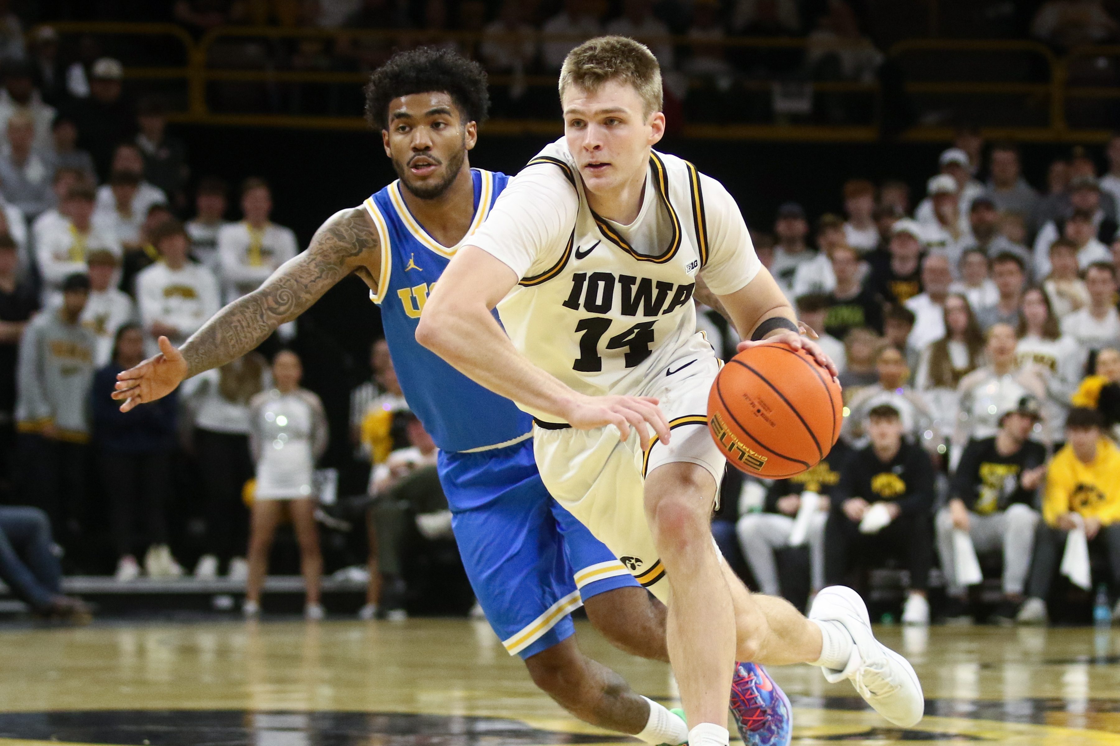 Bennett Stirtz leads an Iowa offense that has a knack for covering against the spread
