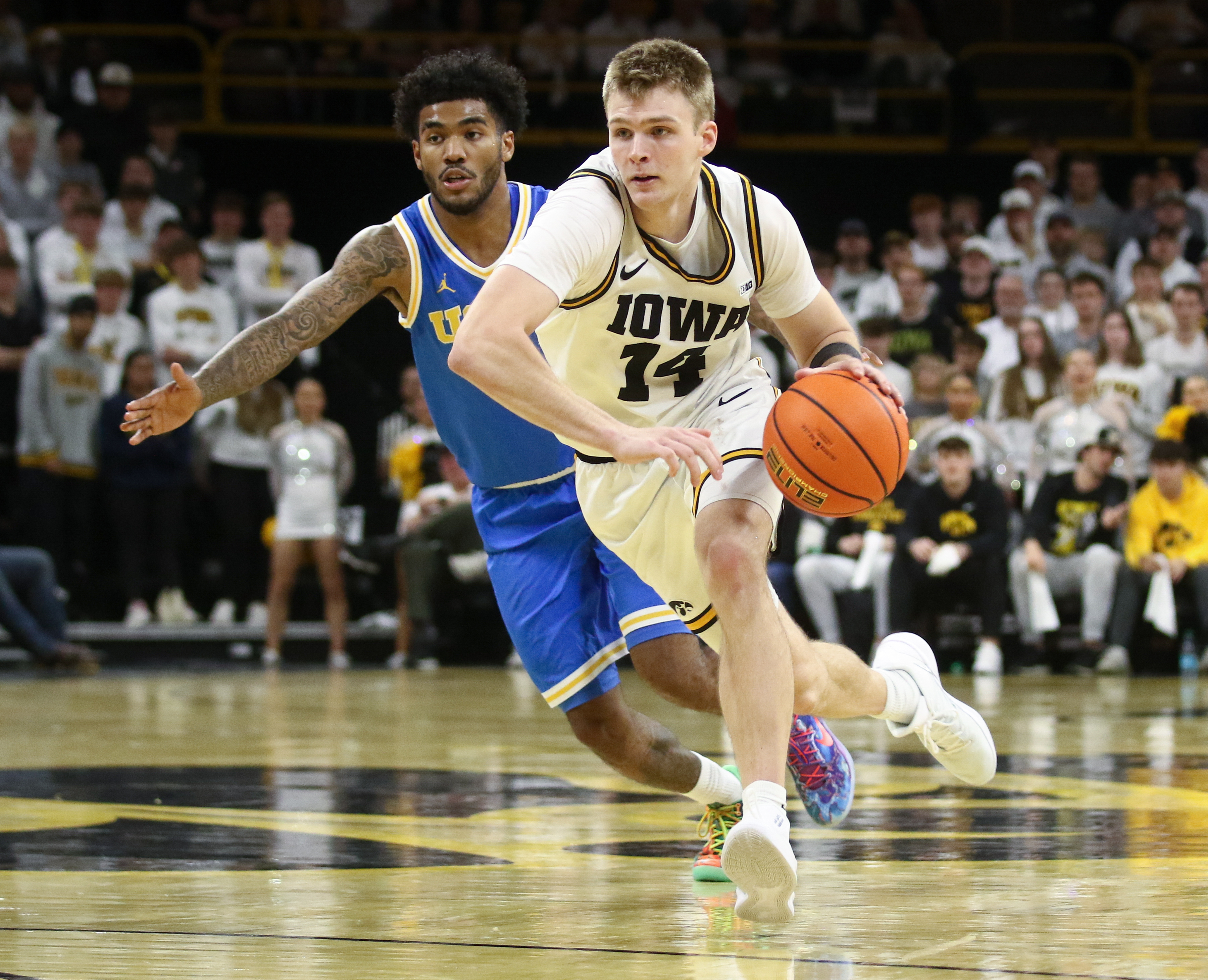 Bennett Stirtz leads an Iowa offense that has a knack for covering against the spread
