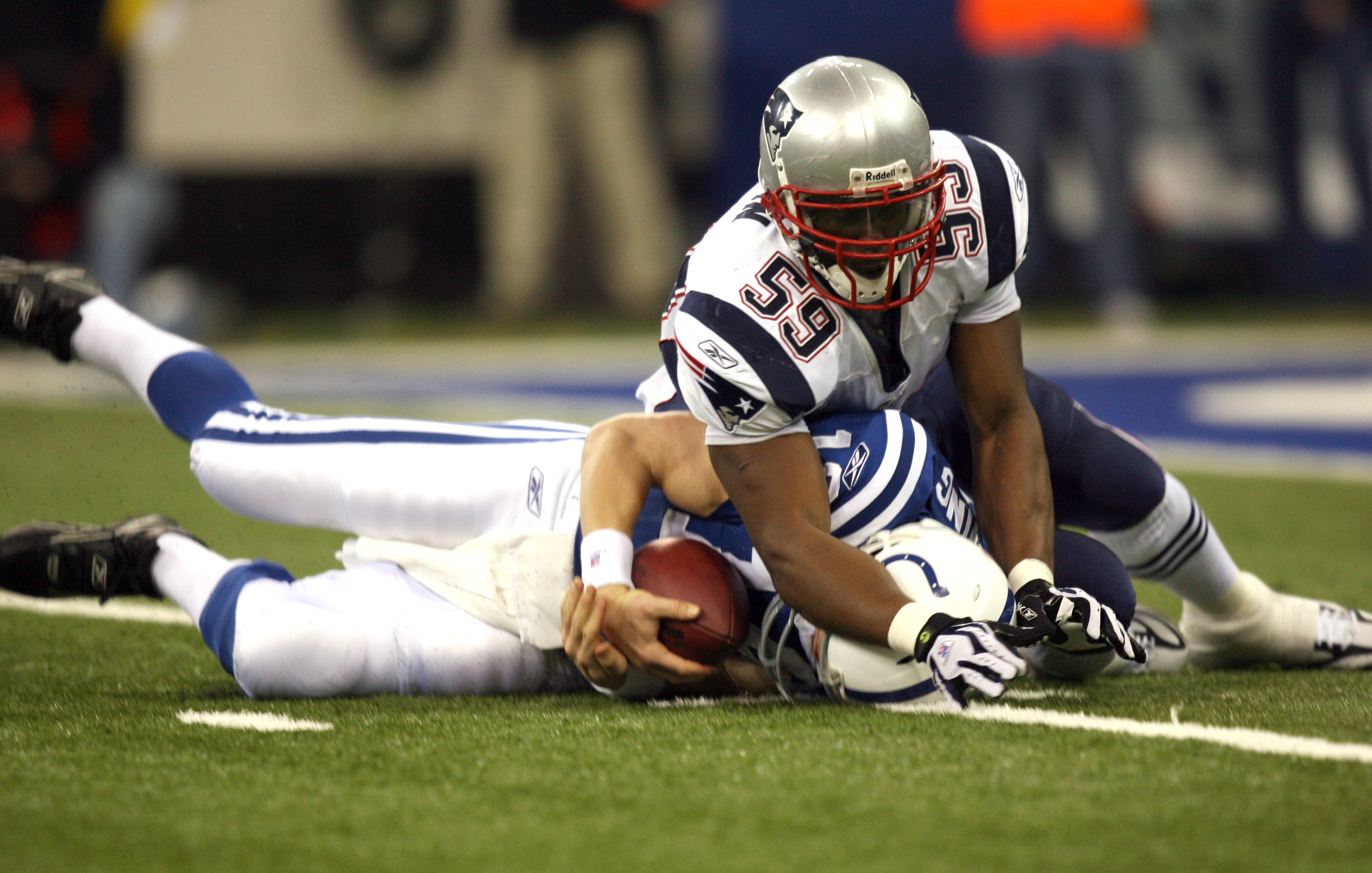 Rosevelt Colvin sacks Peyton Manning during the 2007 AFC Championship