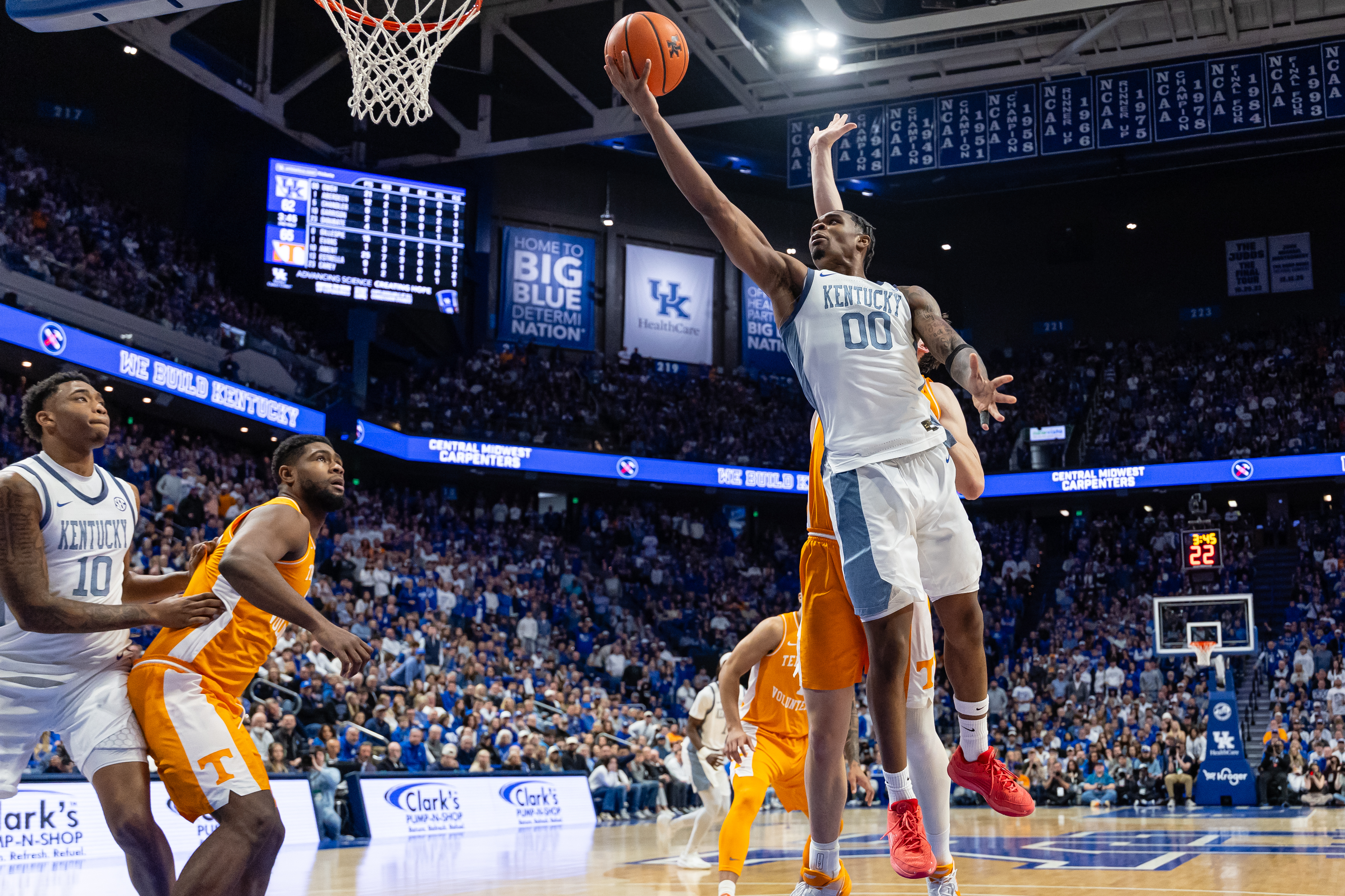 Kentucky's Otega Oweh was one of several seniors who shined this weekend, posting 21 points in the Wildcats' comeback win over Tennessee