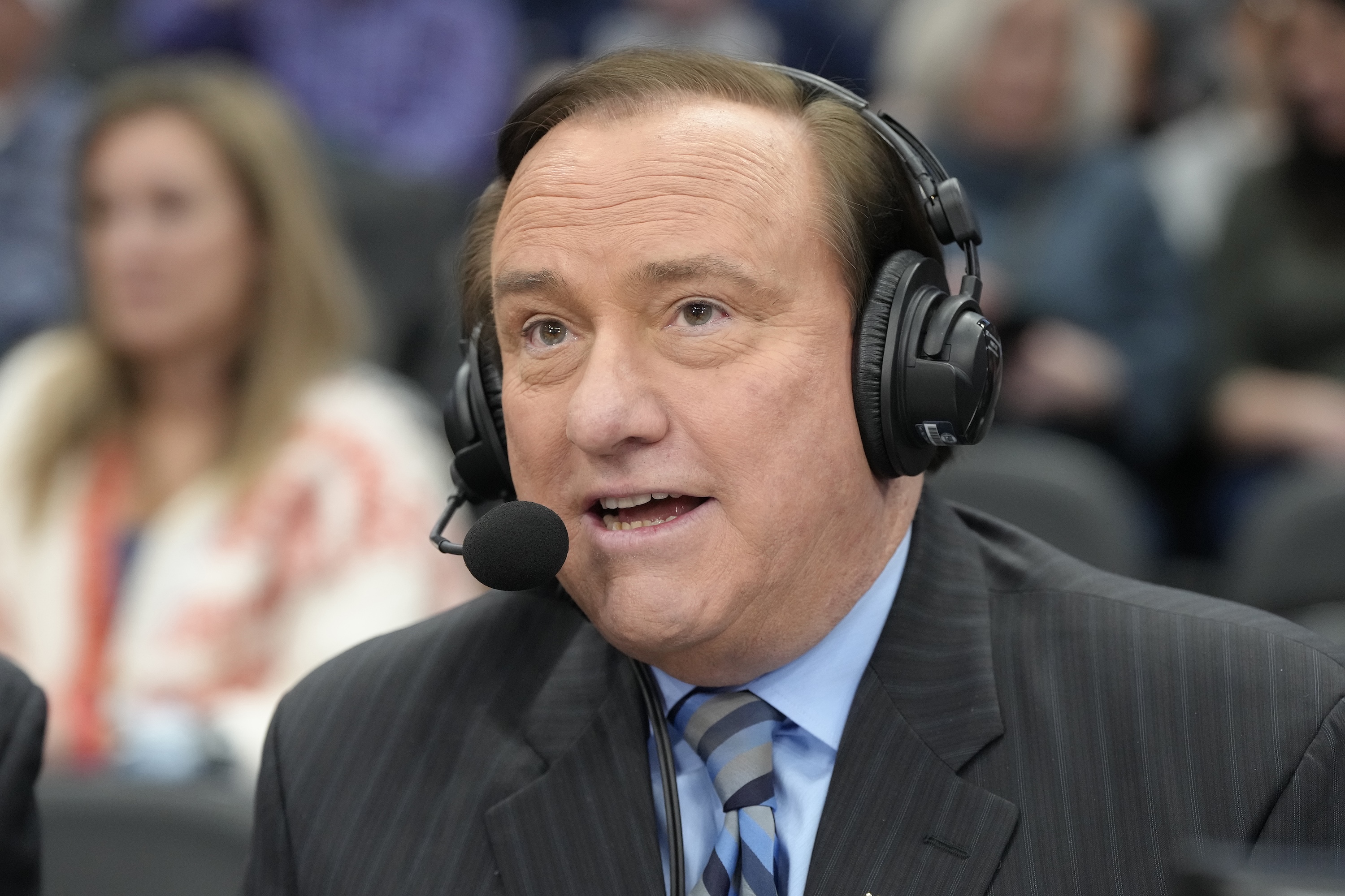 Broadcaster Tim Brando calling a college basketball game
