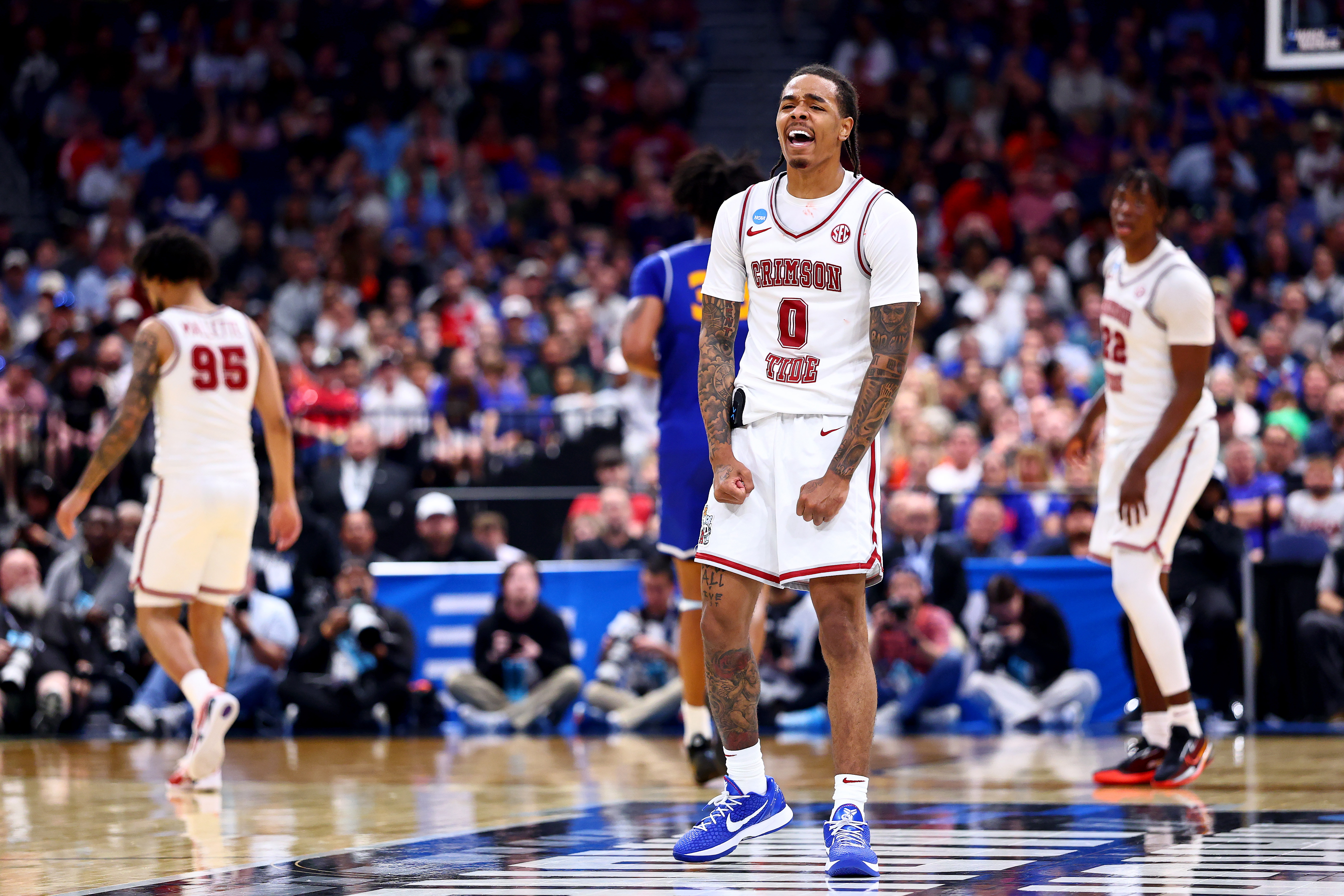 Labaron Philon Jr. poured in 29 points to help the Tide post a first-round win over Hofstra