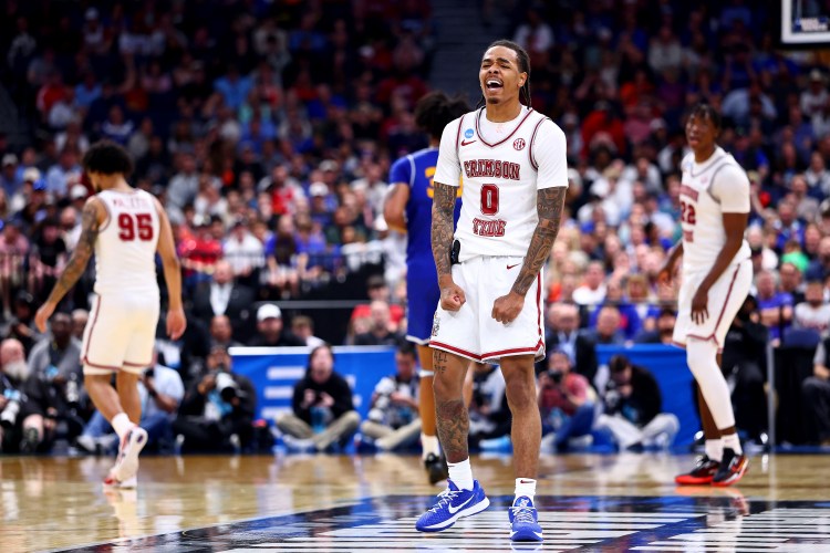 Labaron Philon Jr. poured in 29 points to help the Tide post a first-round win over Hofstra