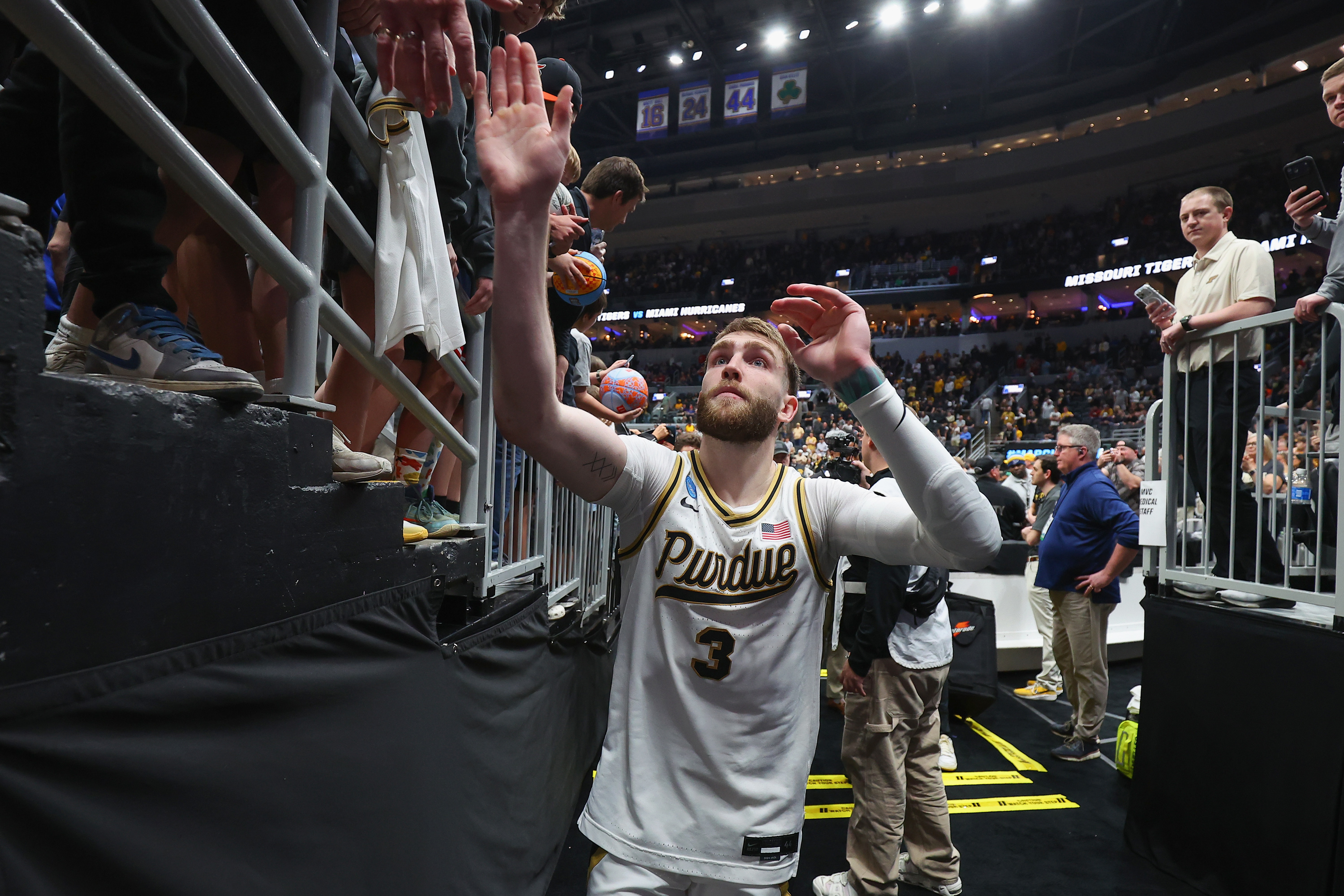 Smith high-fiving fans after making history against Queens