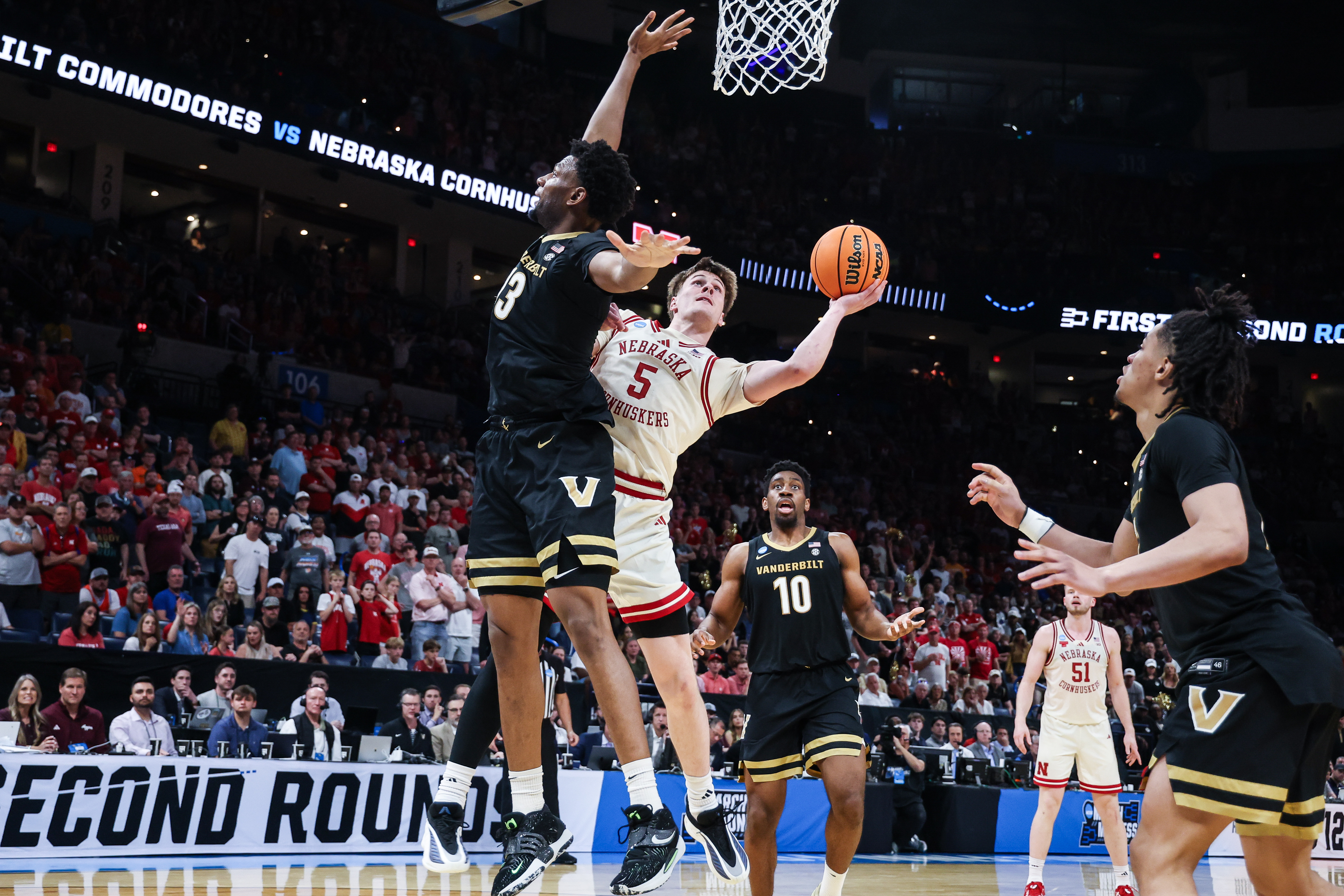 Braden Frager scored what turned out to be the game-winning layup with 2 seconds left to play