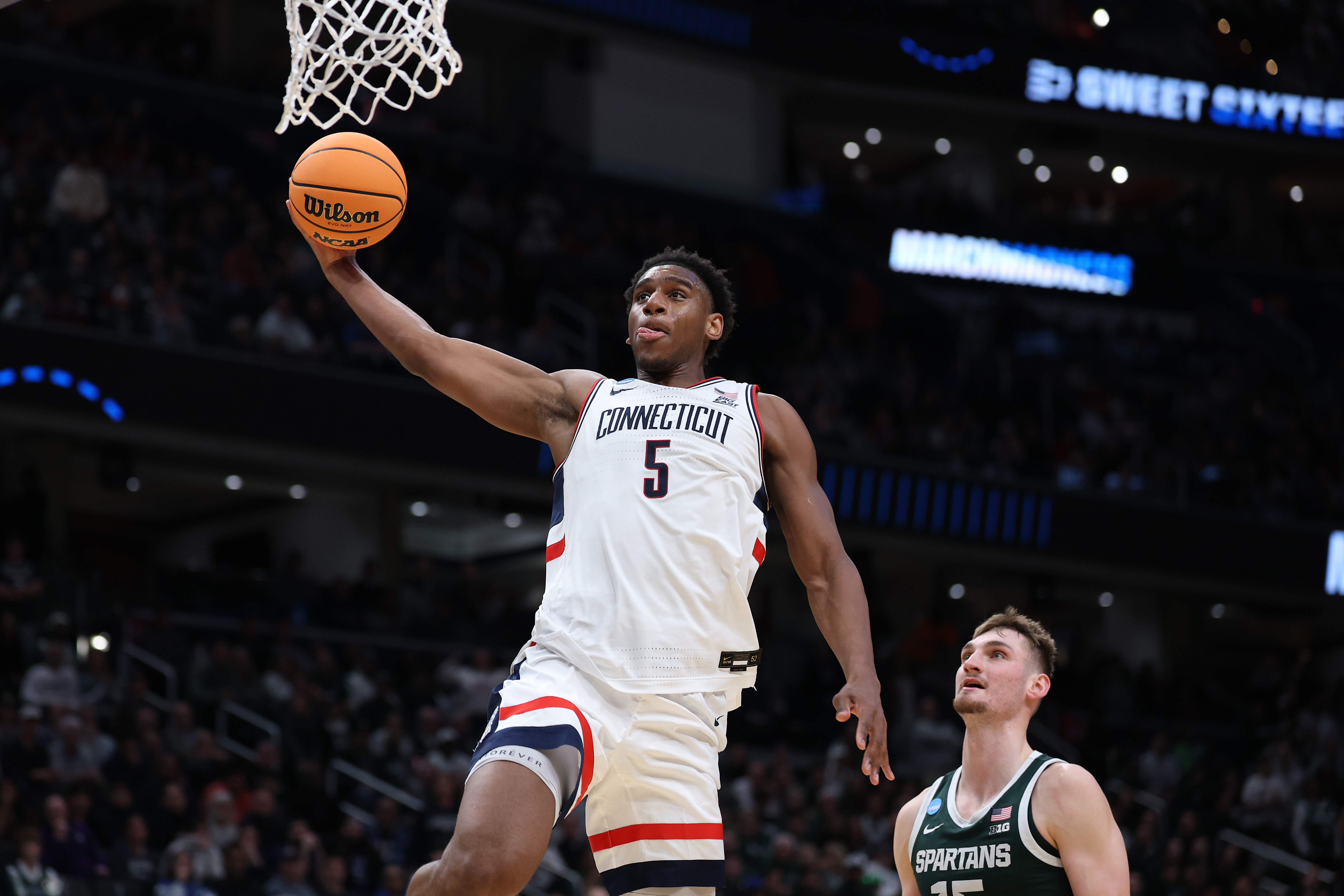 Tarris Reed Jr. of the UConn Huskies dunks against the Michigan State Spartans