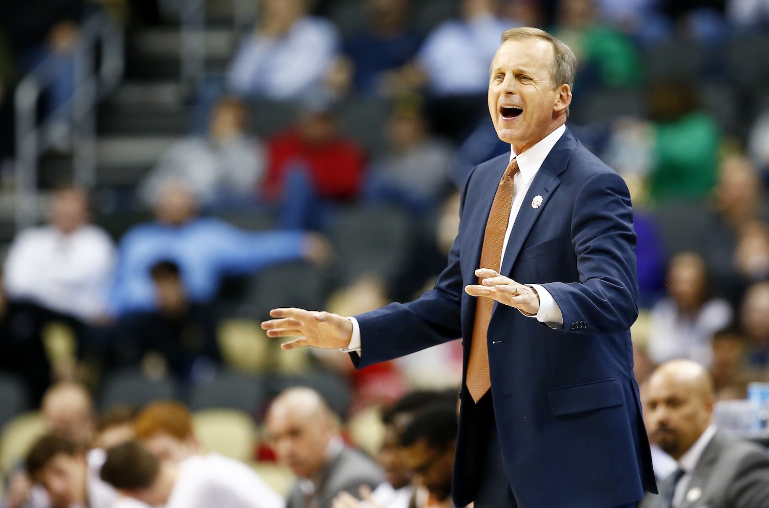 Rick Barnes coaching on the sidelines