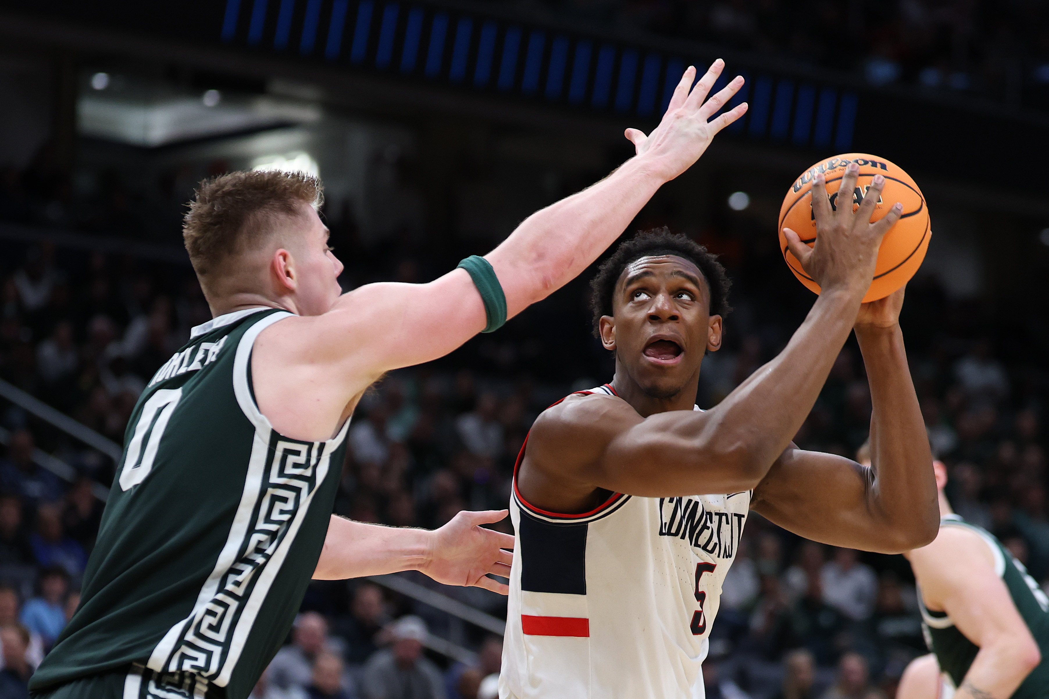 Michigan State big man Jaxon Kohler lunges towards UConn's Tarris Reed Jr.