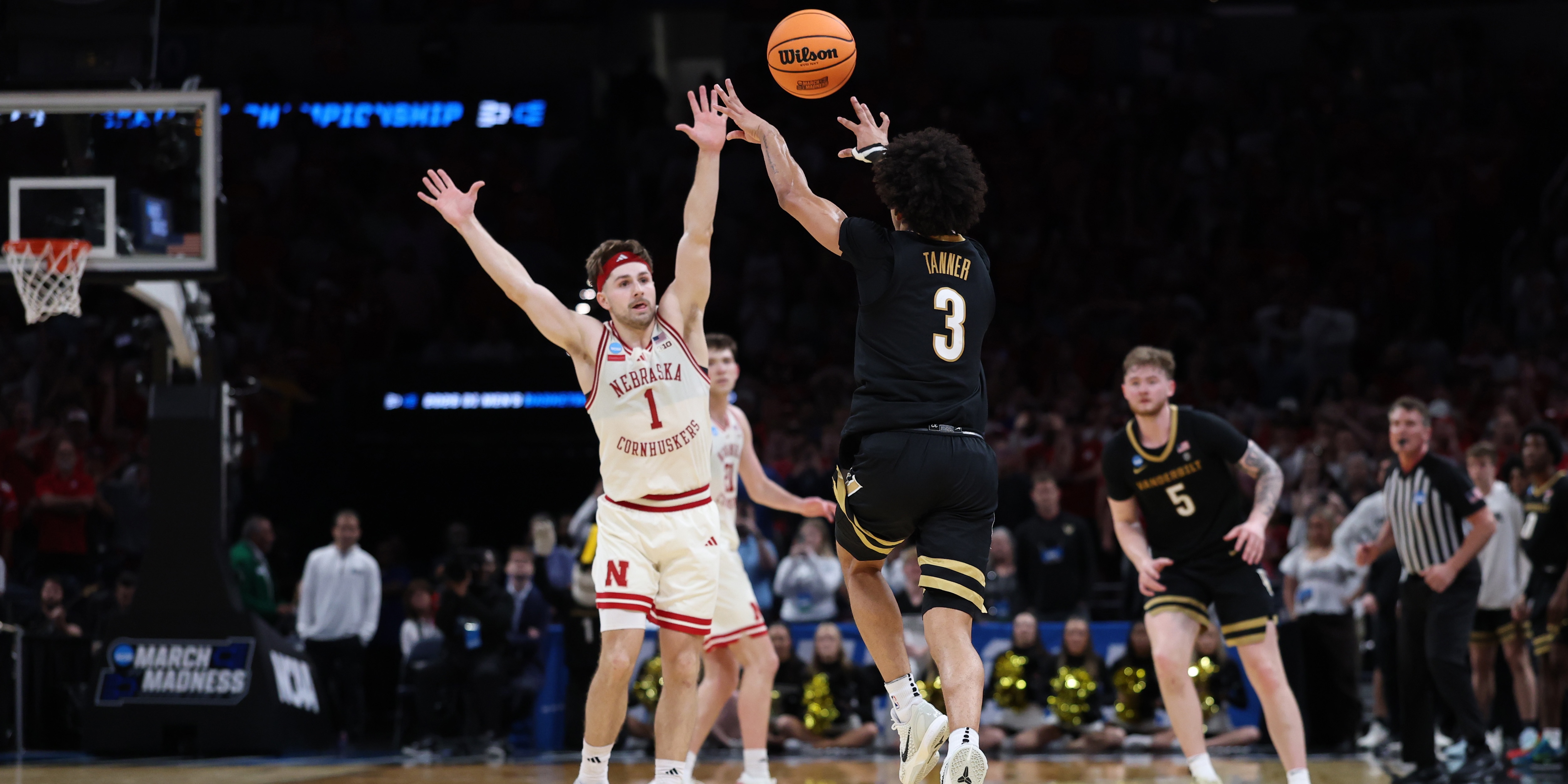 Tyler Tanner scored 27 points for Vanderbilt, but narrowly missed the biggest shot of the night