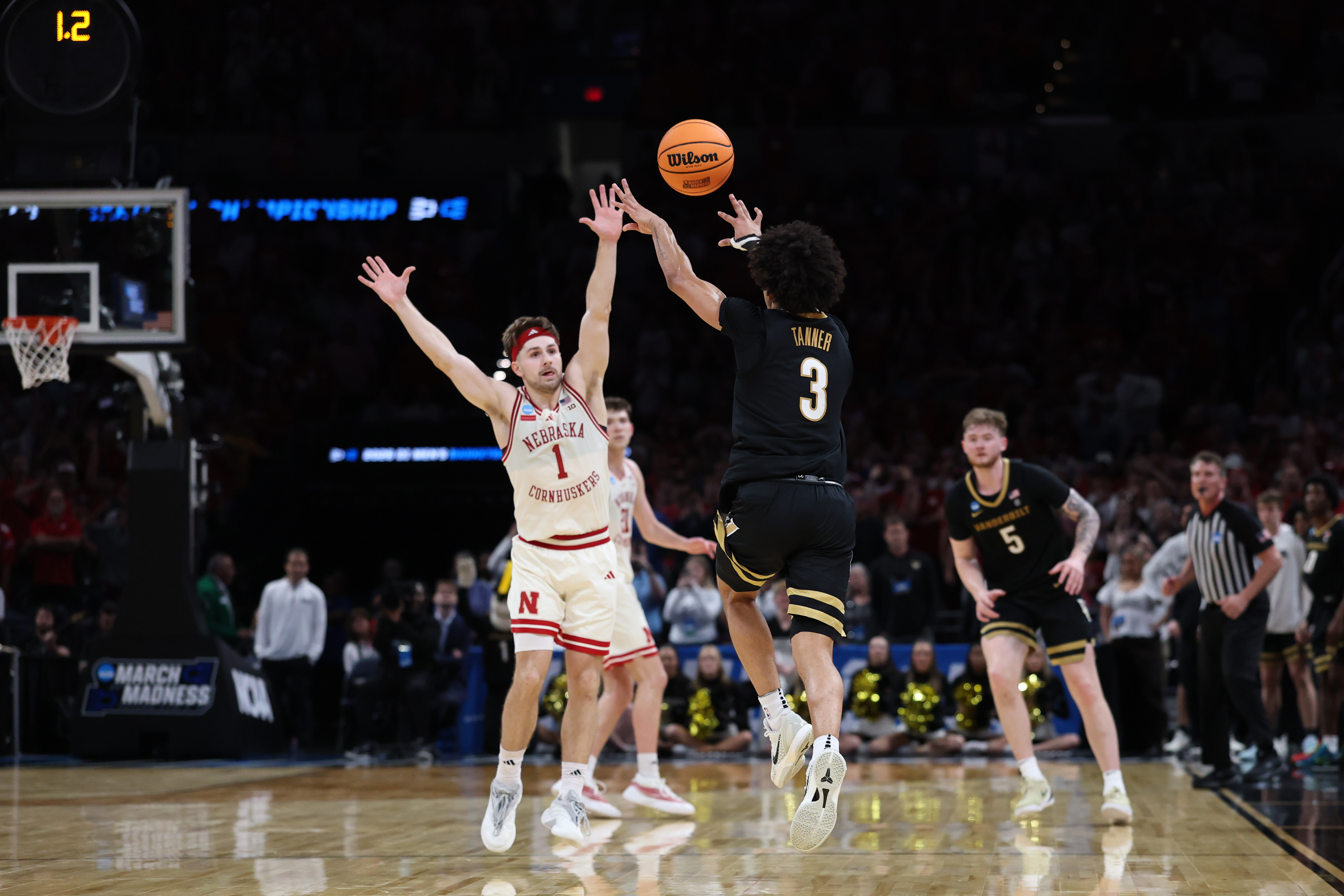 Tyler Tanner scored 27 points for Vanderbilt, but narrowly missed the biggest shot of the night