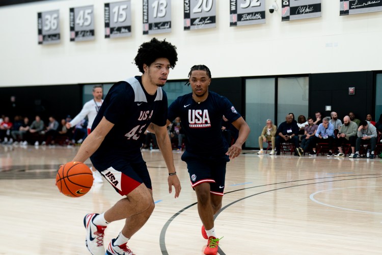 Tyran Stokes, the top player in the 2026 recruiting class, is expected to join Kentucky or Kansas.