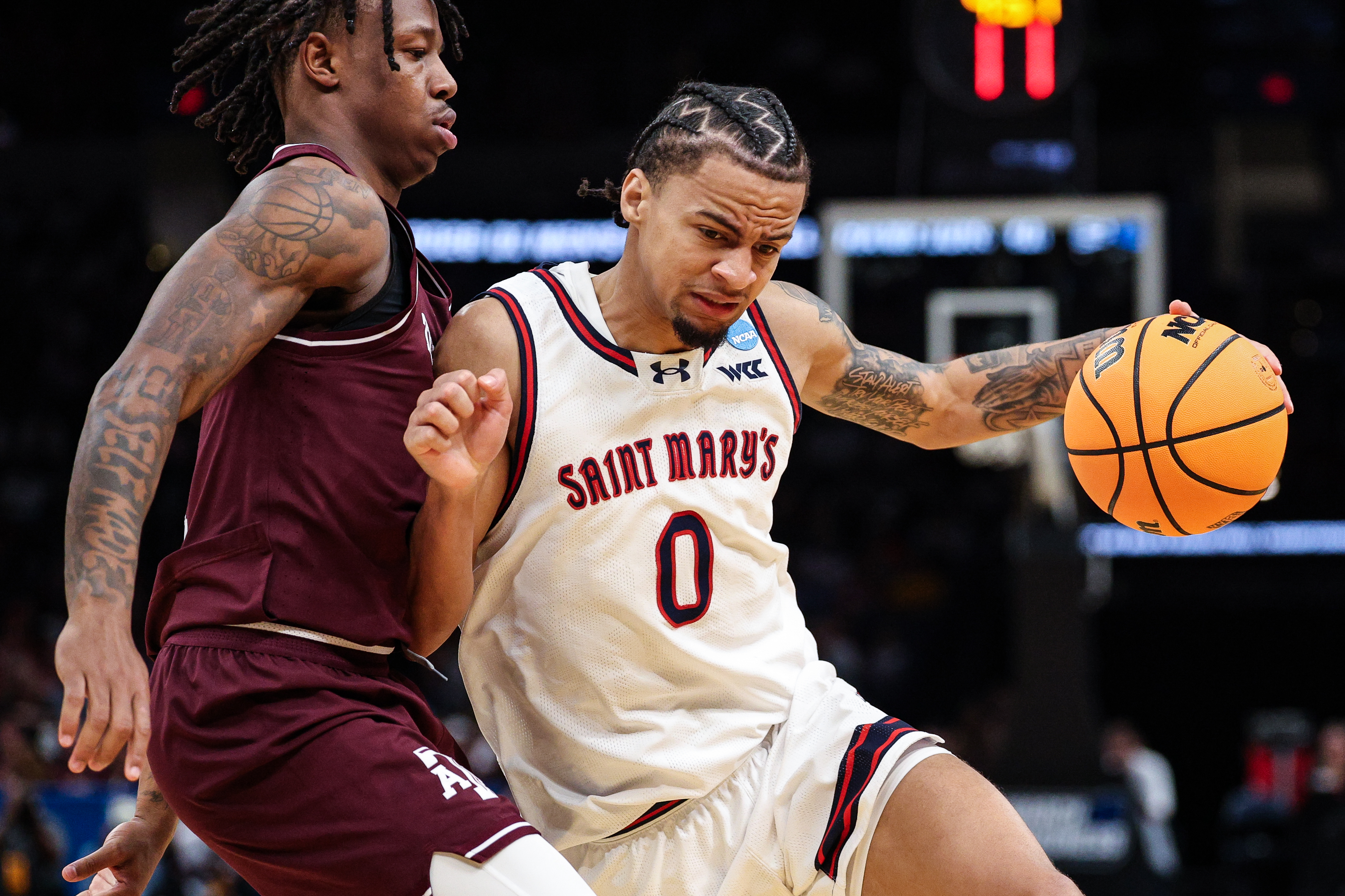 Η προσθήκη του Mikey Lewis από το St. Mary's δίνει στο Τέξας μια από τις καλύτερες κατηγορίες μεταγραφών στη χώρα