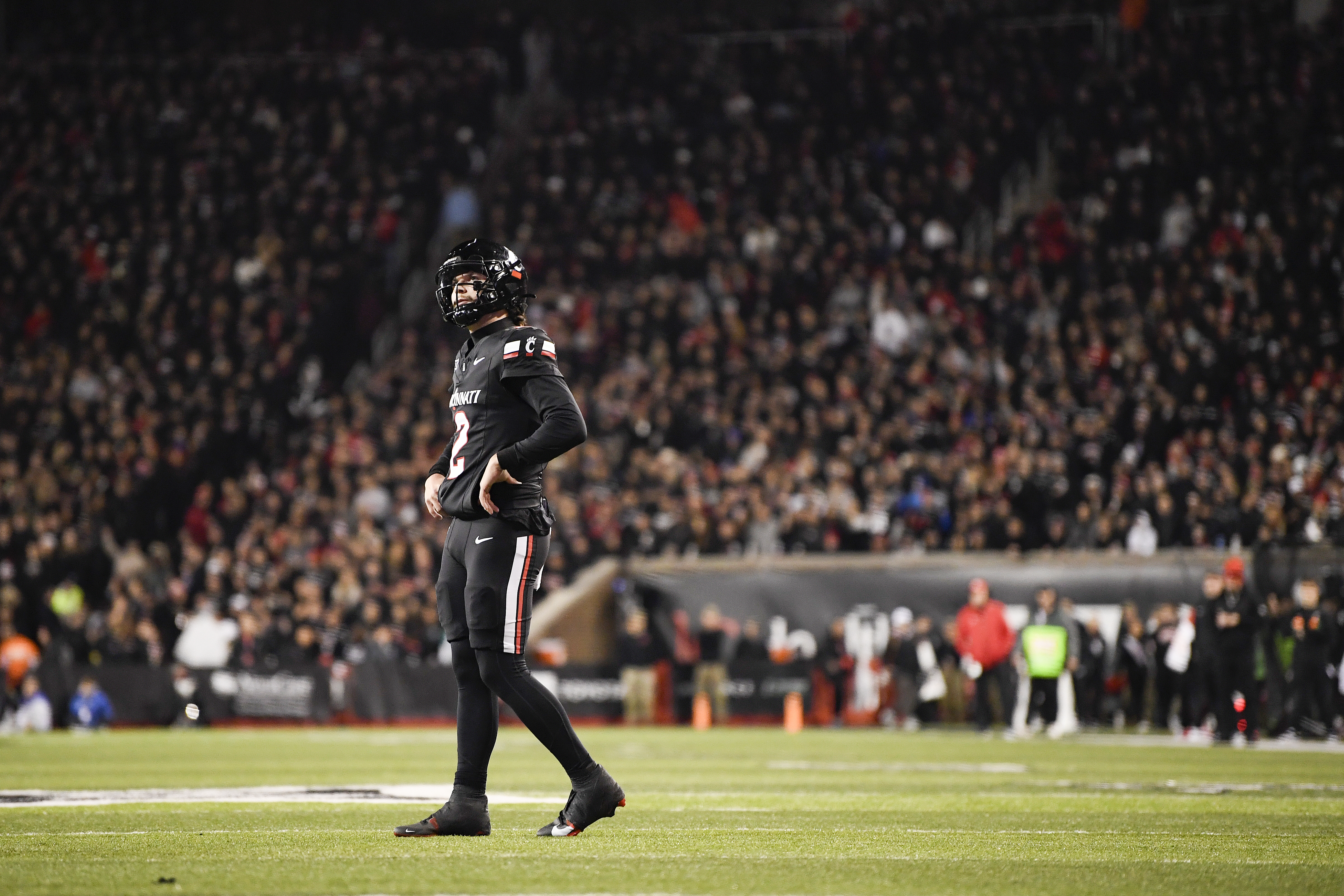 Brendan Sorsby takes the field with Cincinnati