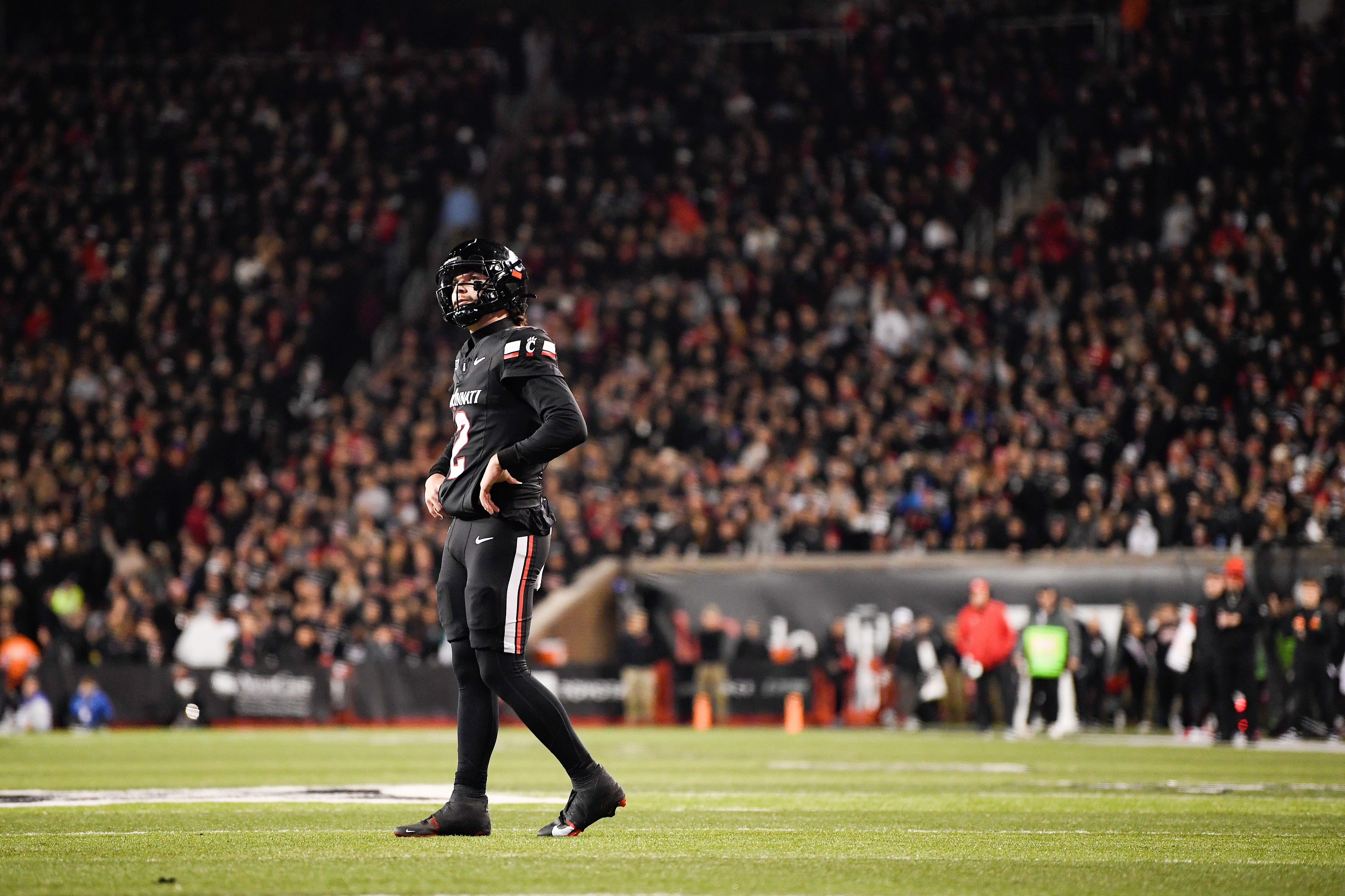 Brendan Sorsby takes the field with Cincinnati