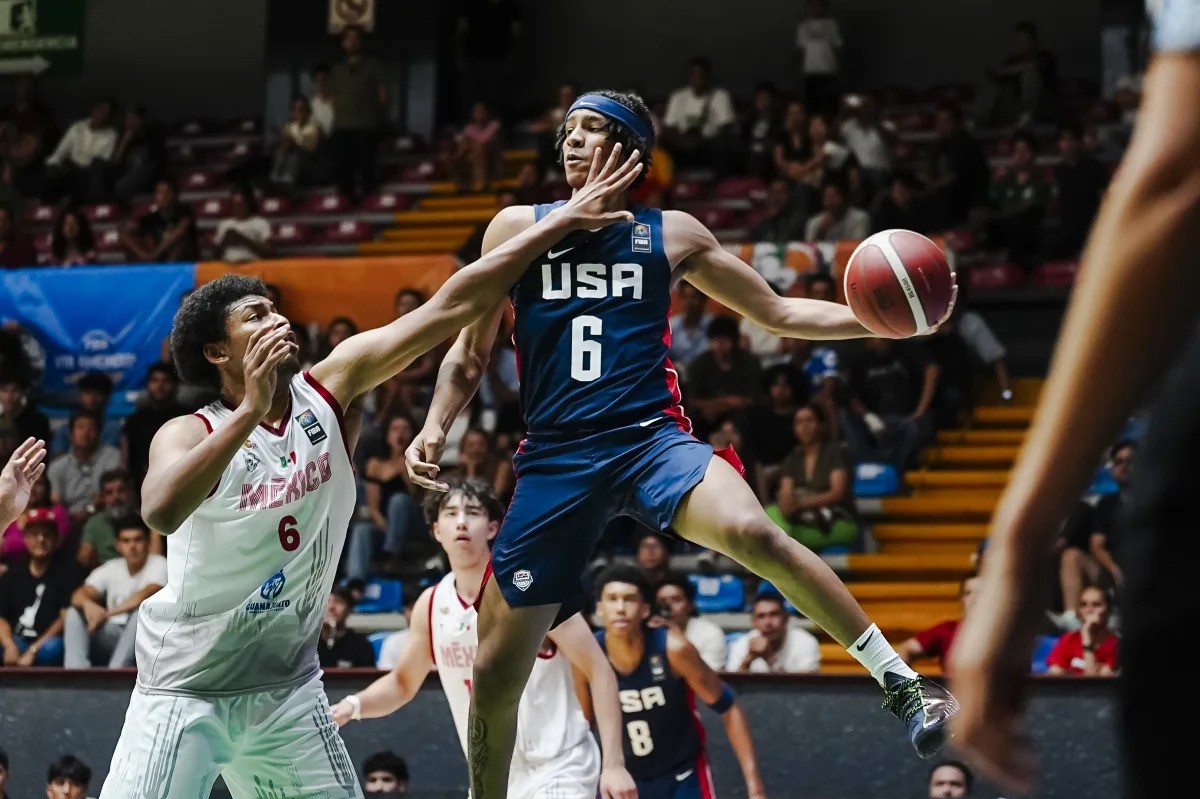 Arkansas commit Davion Thompson in action for Team USA at the 2026 FIBA AmeriCup