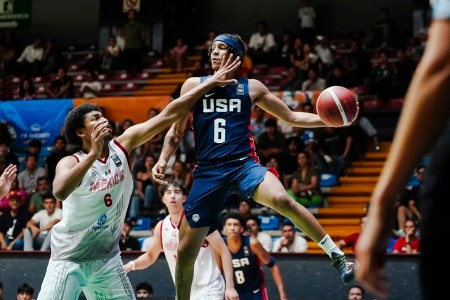 Arkansas commit Davion Thompson in action for Team USA at the 2026 FIBA AmeriCup