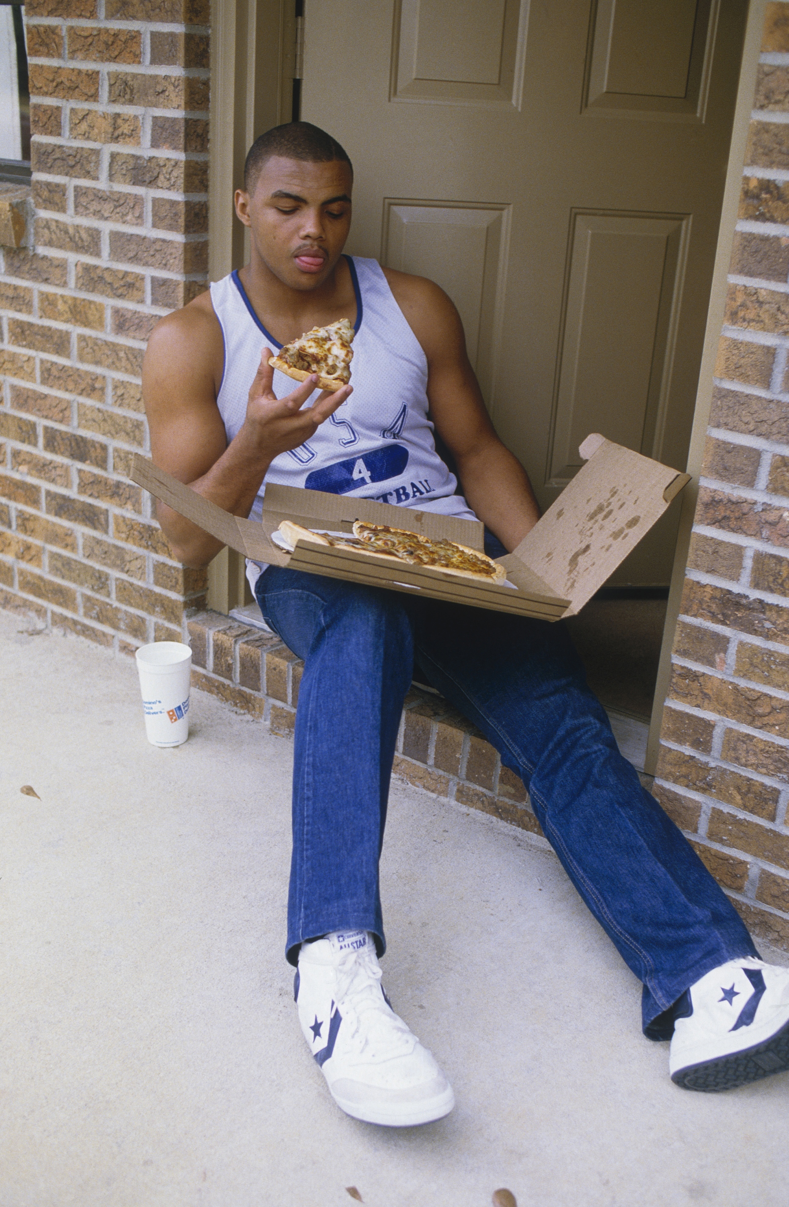 Charles Barkley eating a slice of pizza — presumably Godfather's — at Auburn