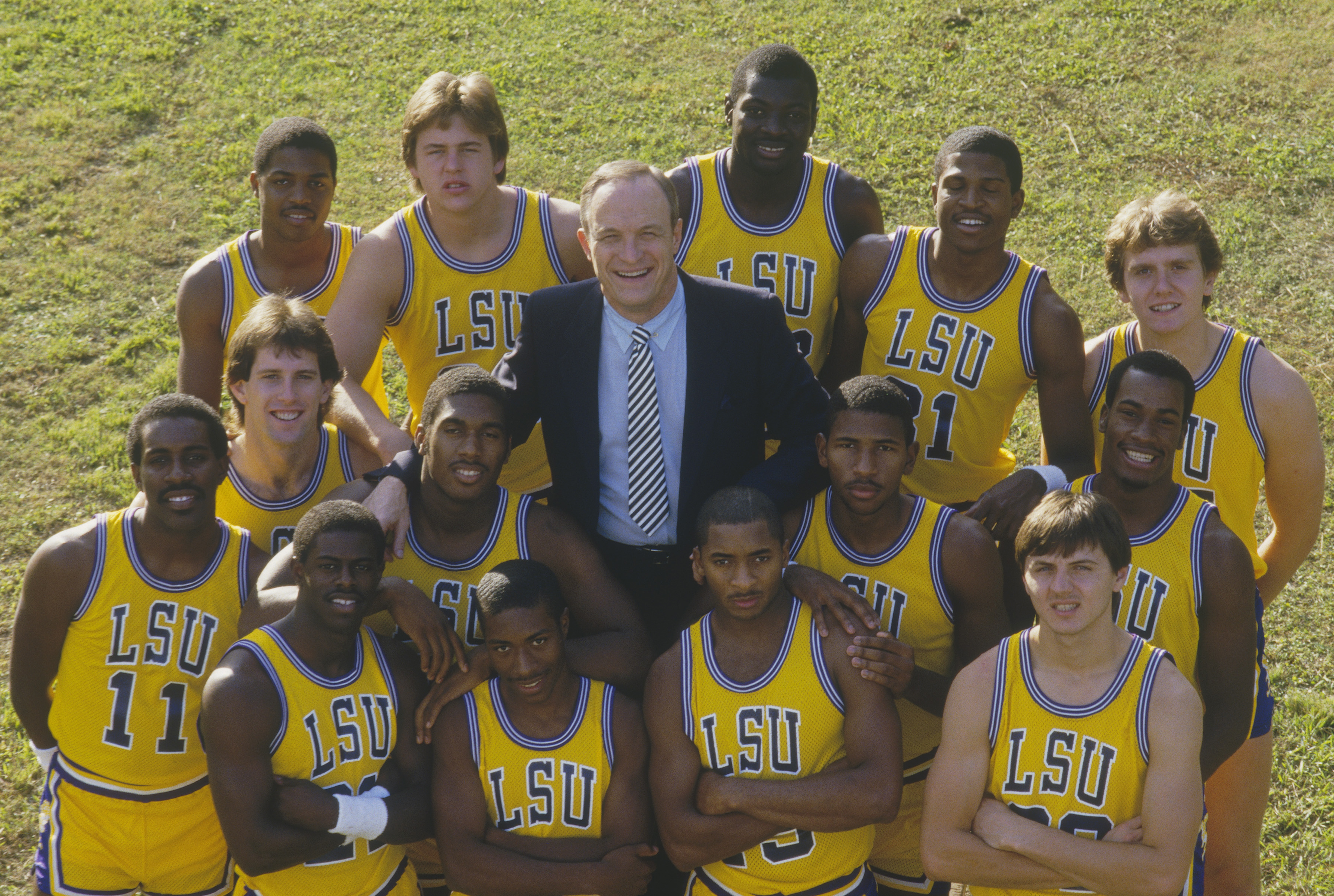 Coach Dale Brown poses with the 1980 LSU Tigers