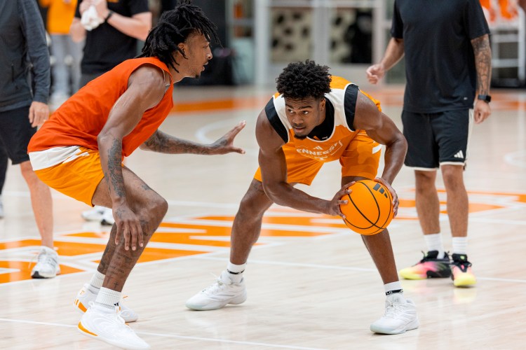 Jalen Haralson holds the ball while being guarded by Juke Harris at a Tennessee basketball practice