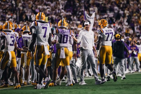 Lane Kiffin walks through an LSU Tigers huddle