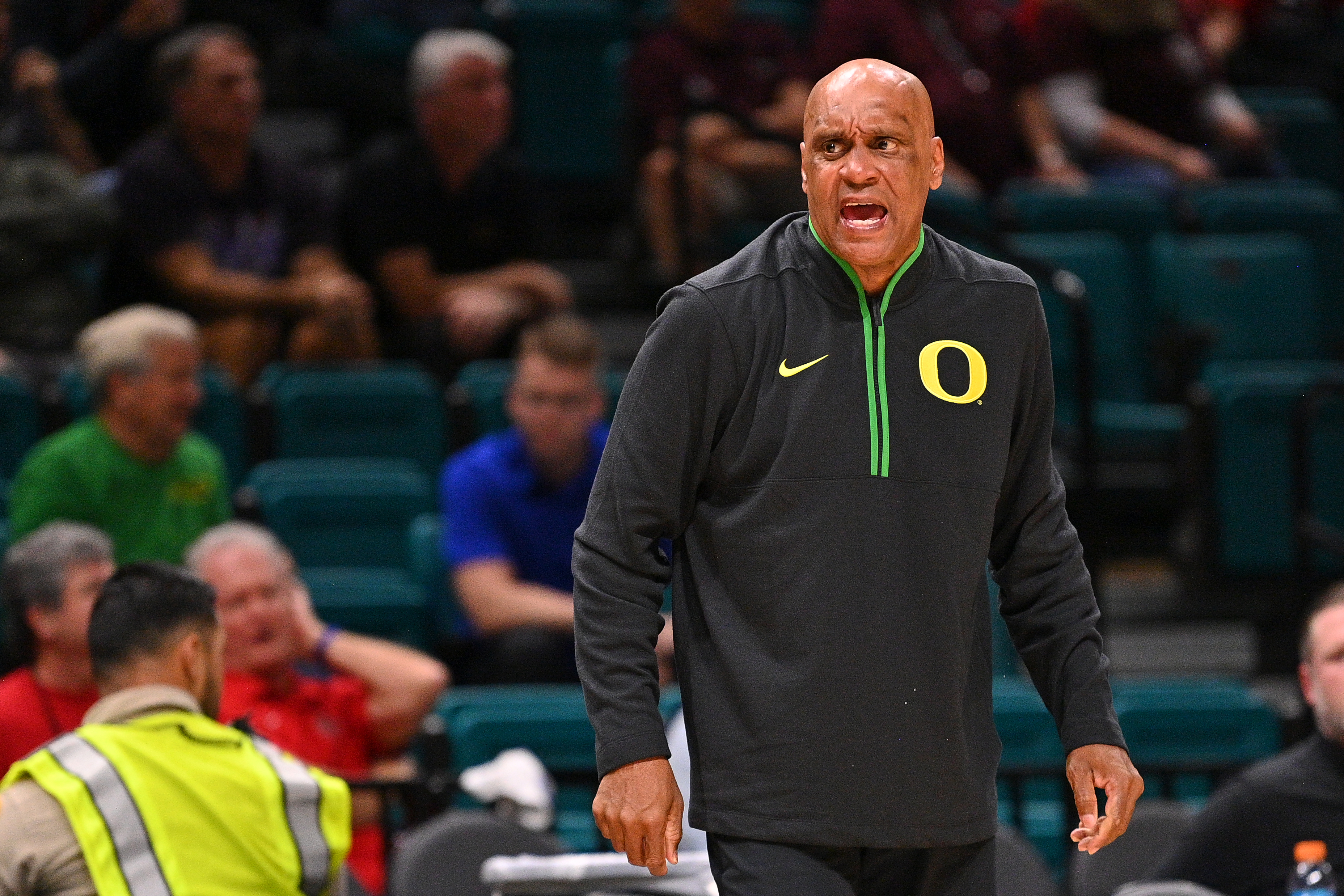 Oregon coach Tony Stubblefield reacts from the sidelines
