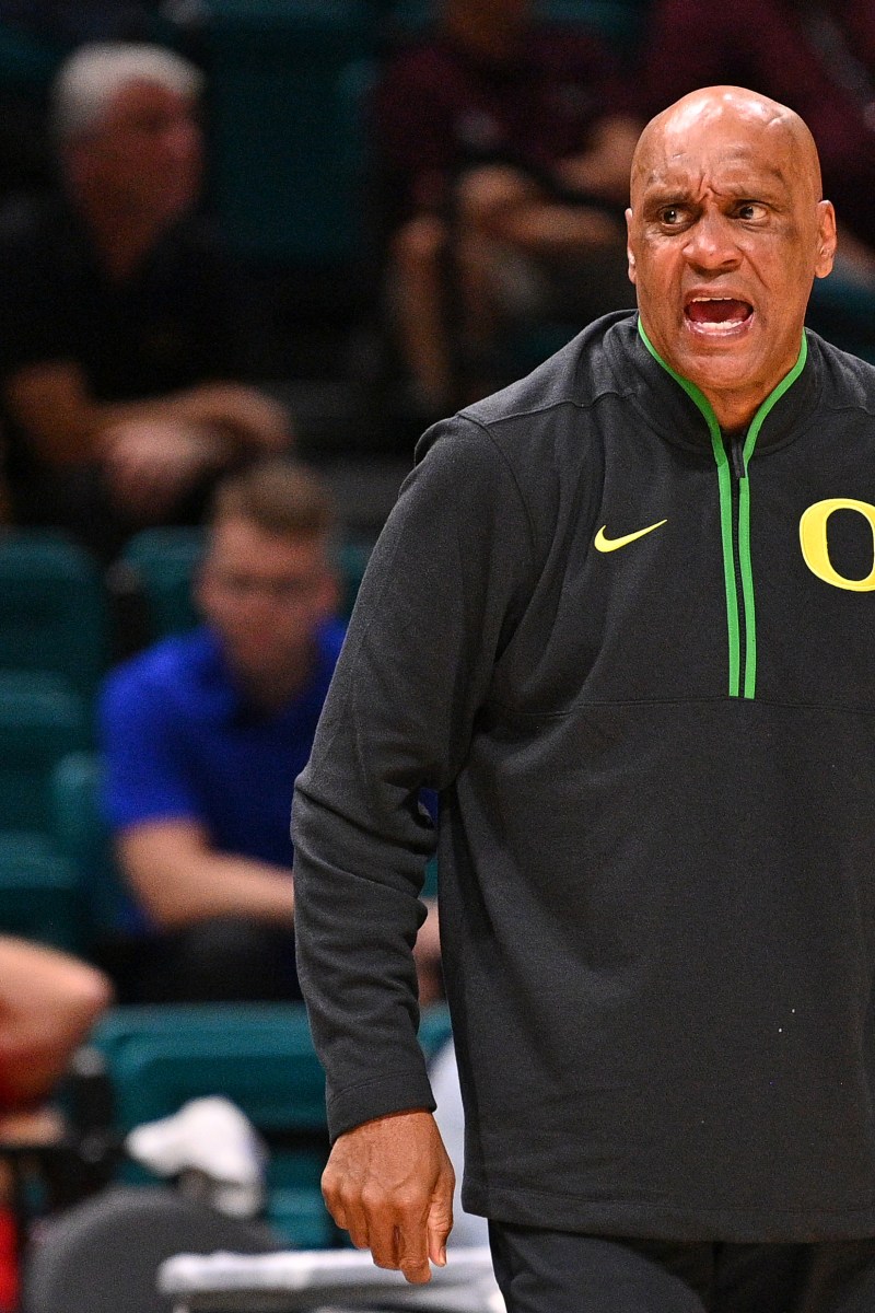 Oregon coach Tony Stubblefield reacts from the sidelines