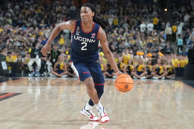 Silas Demary Jr. dribbles the ball for UConn